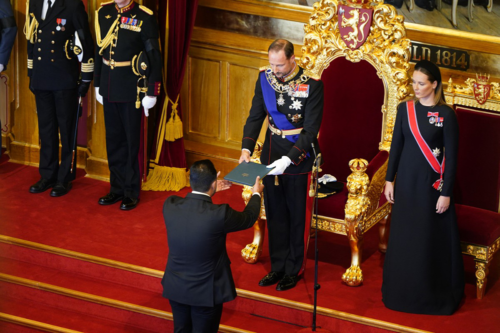 King Haakon VIII of Norway (2nd R) is given a document to take the oath as his daughter Crown Princess Ingrid Alexandra of Norway (R) looks on during an oath-taking ceremony for the new king to Norway's constitution in the main chamber of the Norwegian Parliament, the Storting, in Oslo on September 1, 2026. AFP