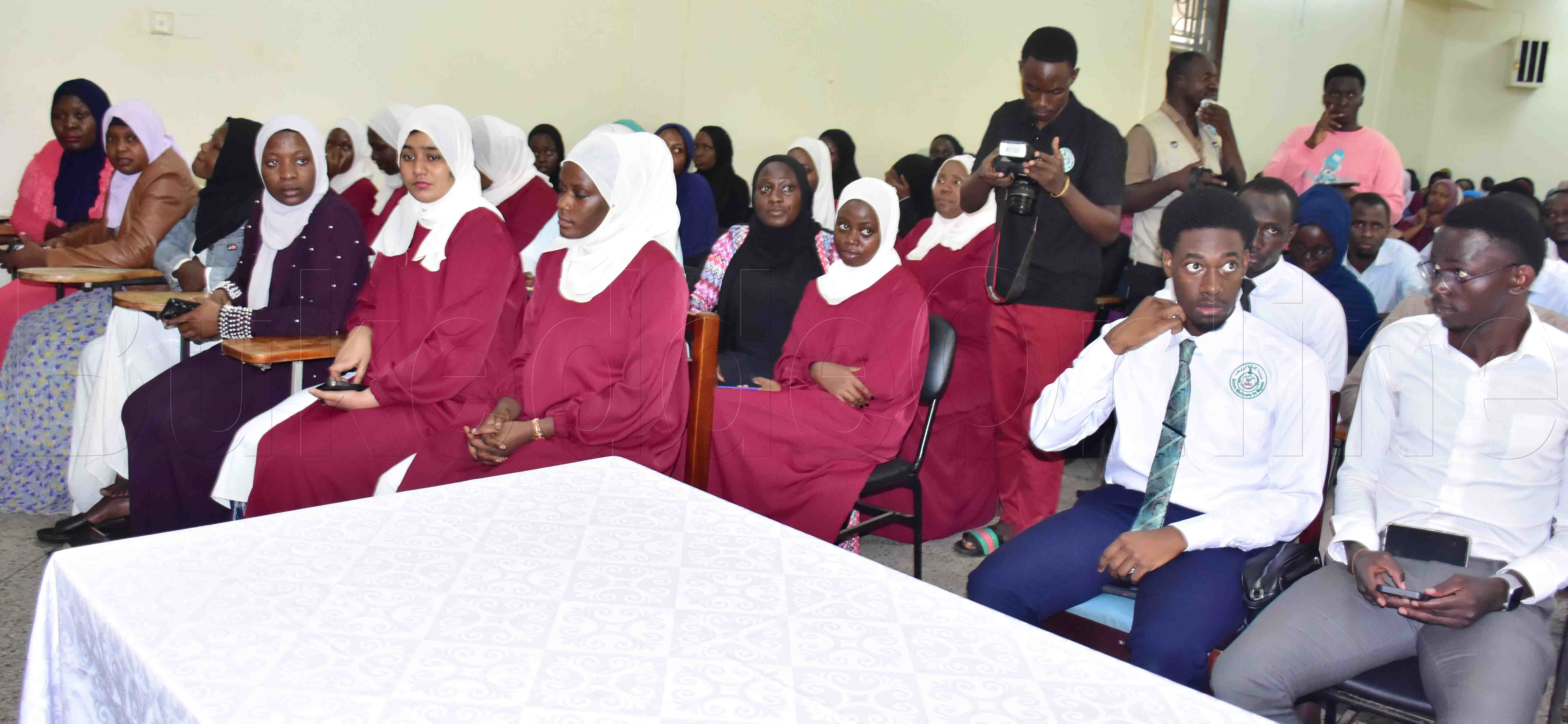 Abayizi Abasiraamu nga bali mu nsisinkano ne Namyalo