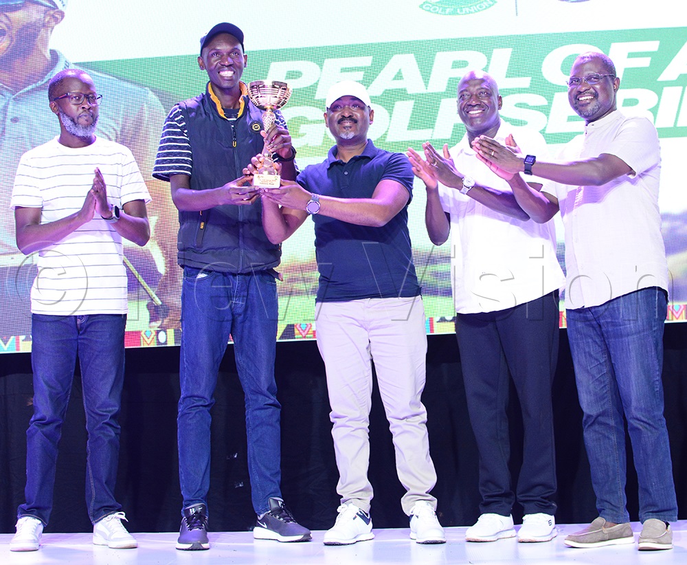 Grace Kasango (2nd left) receives his trophyfrom EXim Bank's Robert Mpuuga as POA chairman Edward Nyatia (2nd right) and UGU president Jackson Were cheer on after the POA Entebbe leg, April 4, 2026. (Credit: Michael Nsubuga)