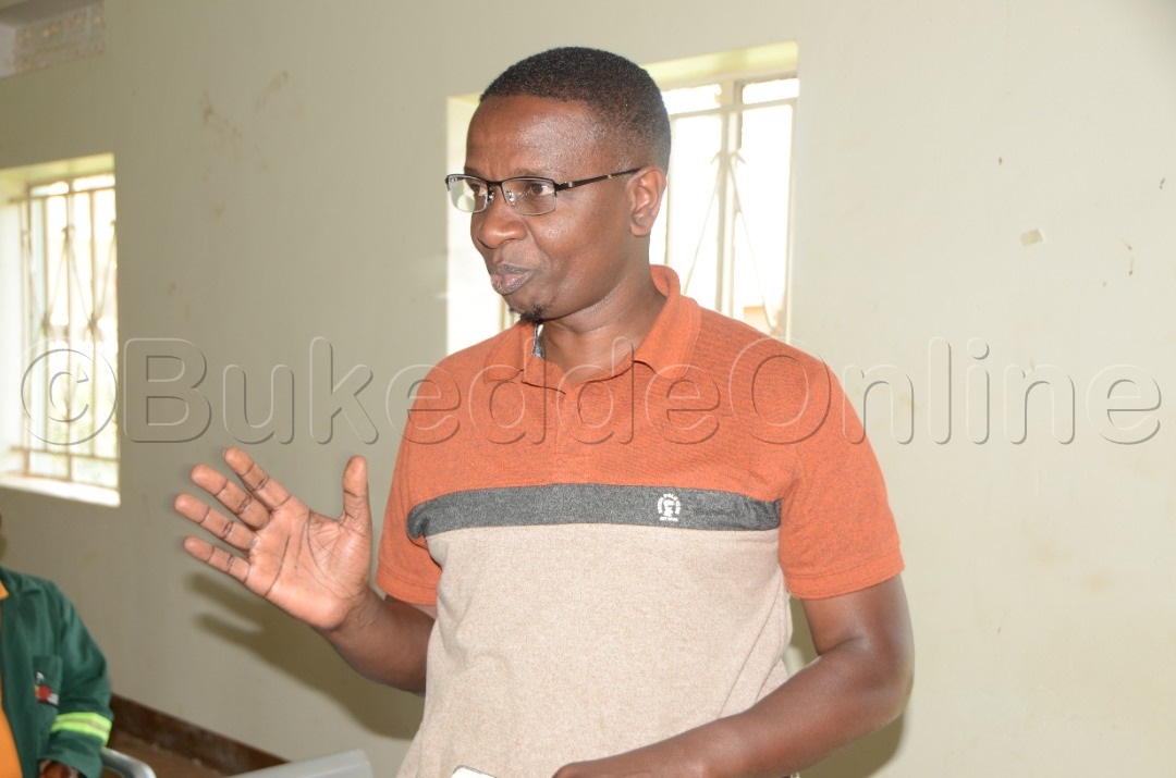 Yinginiya Tugume okuva mu NEC ng&rsquo;annyonnyola engeri oluguudo gye lugenda okukolebwamu