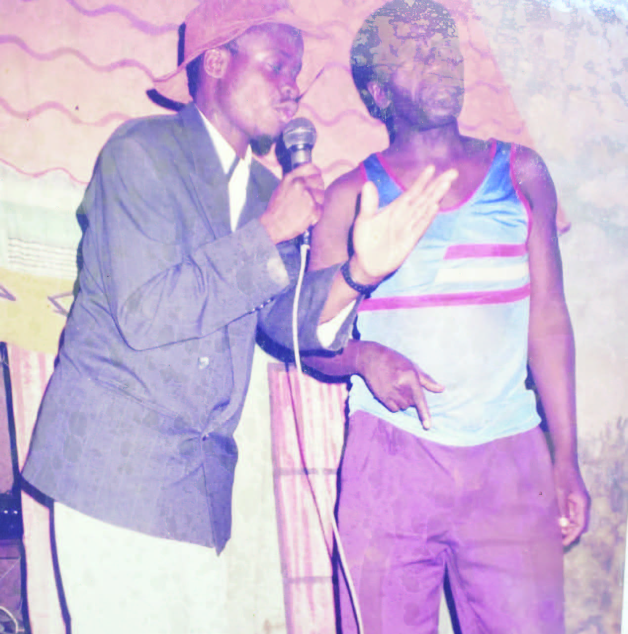 Kafeero ng'ayimba ne Khalid Lukwago Kapaapaali.
