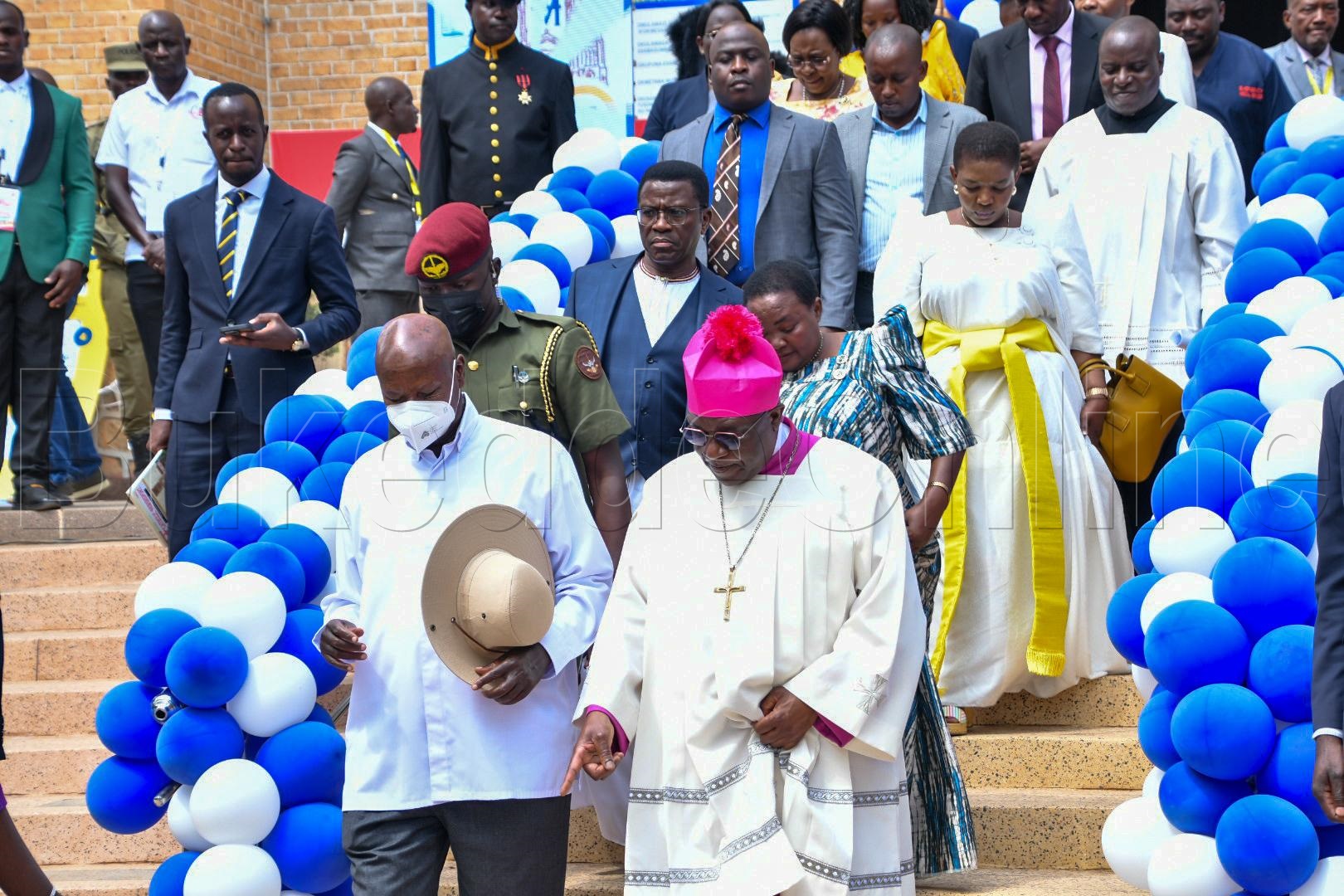 Presdient Museveni ng'afuluma Klezia y'e Lubaga