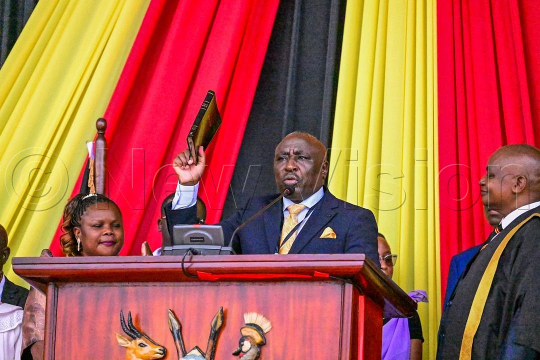 Hon. Christopher Kibanzanga takes oath. (Photo by Miriam Namutebi)