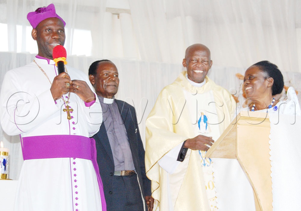 The Bishop of Busoga, Prof. Dr Grace Lubaale (left), pays tribute to Fr. Dr Expedito Kakuba Kapia (third from left) as Rev. Muluya and his wife look on. (Photo by Mathias Mazinga)