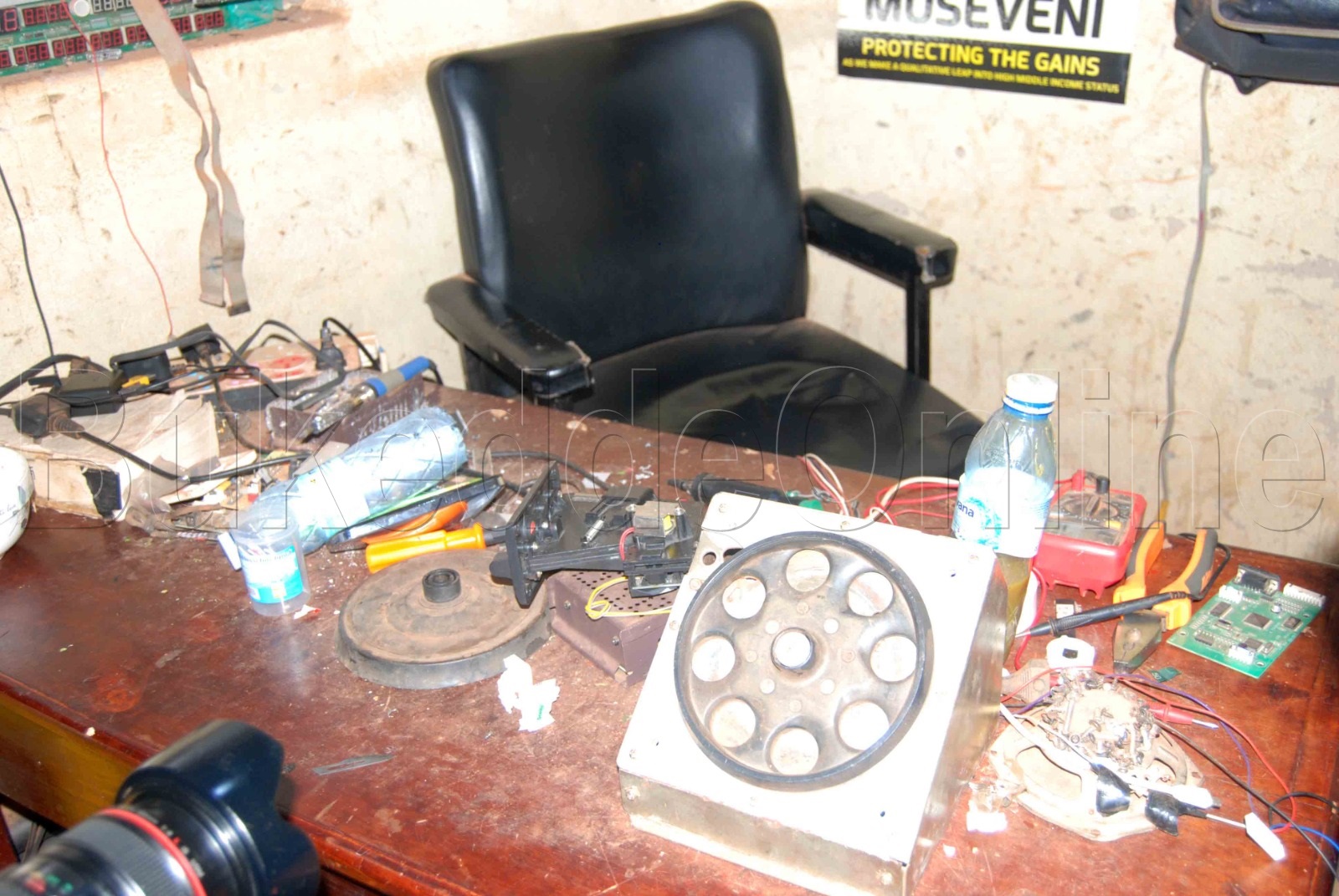 Ekimu ku bifo webabadde bakyusiza ebyuma bya zaala