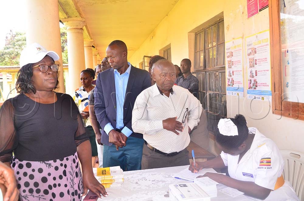 Nakamatte (L) and civil servants lining up to be vaccinated against yellow fever at the Jinja district headquarters on Wednesday. (Credit: Jackie Nambogga)