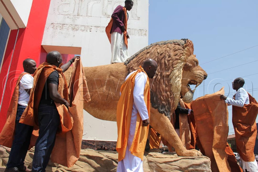 The covering of the lion statues is a symbolic gesture to signify that the king, regarded as the ultimate cultural authority in Tooro, is no more. (All Photos by Jonan Tusingwire)