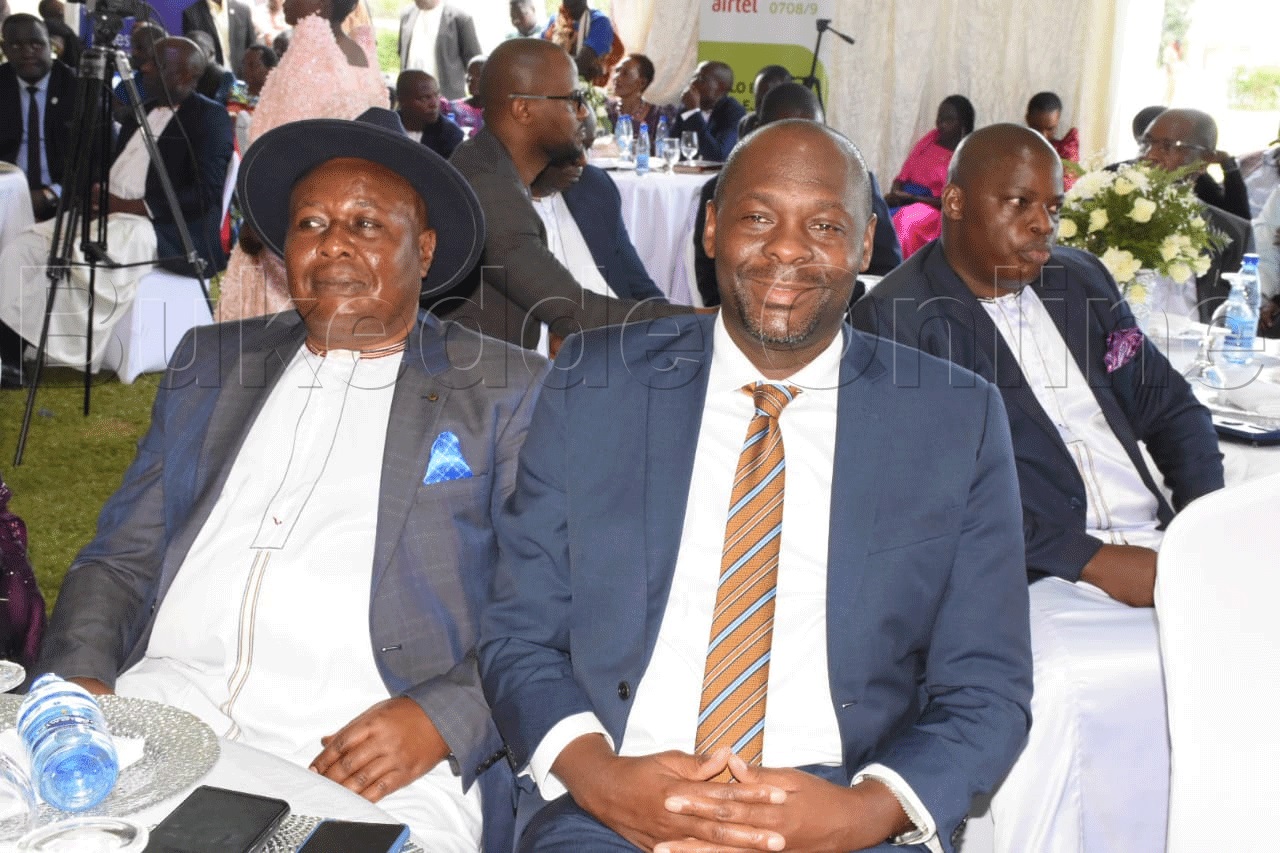 Pallaso aleese Kabaka akaseko ku matama ng'akuba abantu omuziki ku mazaalibwa g'omutanda New