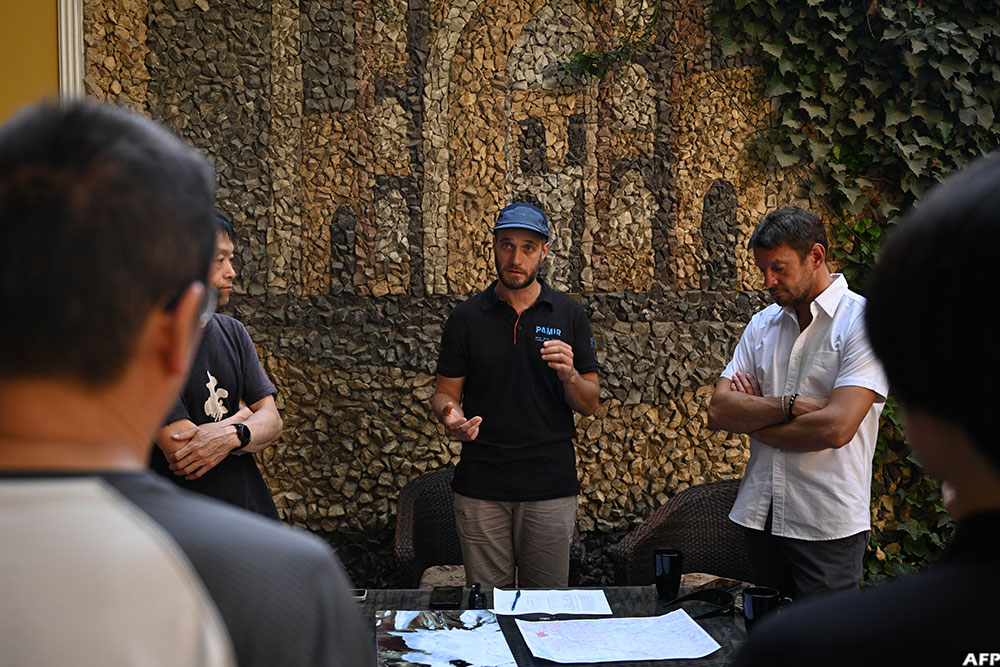 Chief of Expedition Evan Miles of Pamir-Ice memmory expedition addresses a briefing before reaching the Pamir Glacier in Dushanbe, eastern Tadjikistan on September 8, 2025