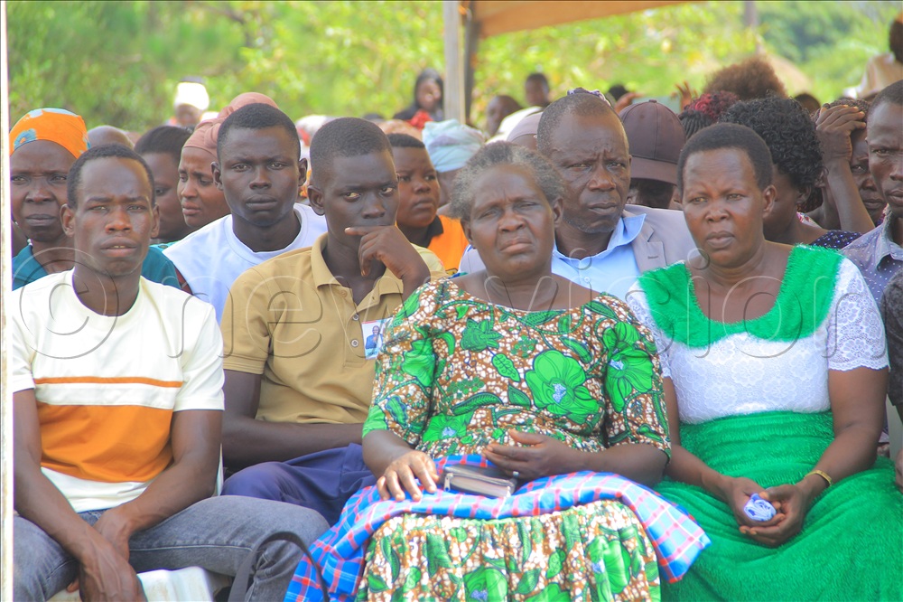 Some of the mourners who had come from different places across Teso, Lango and Gulu to pay the last respects to the late Ocaet.