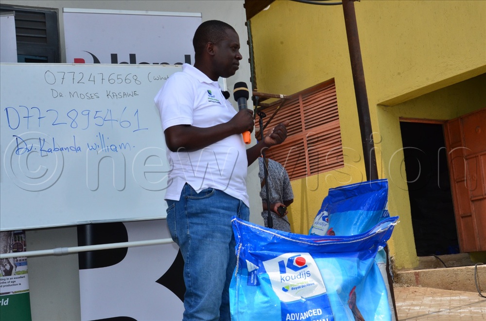 Dr. Geoffrey Mukama from Koudijs BV during the poultry training.