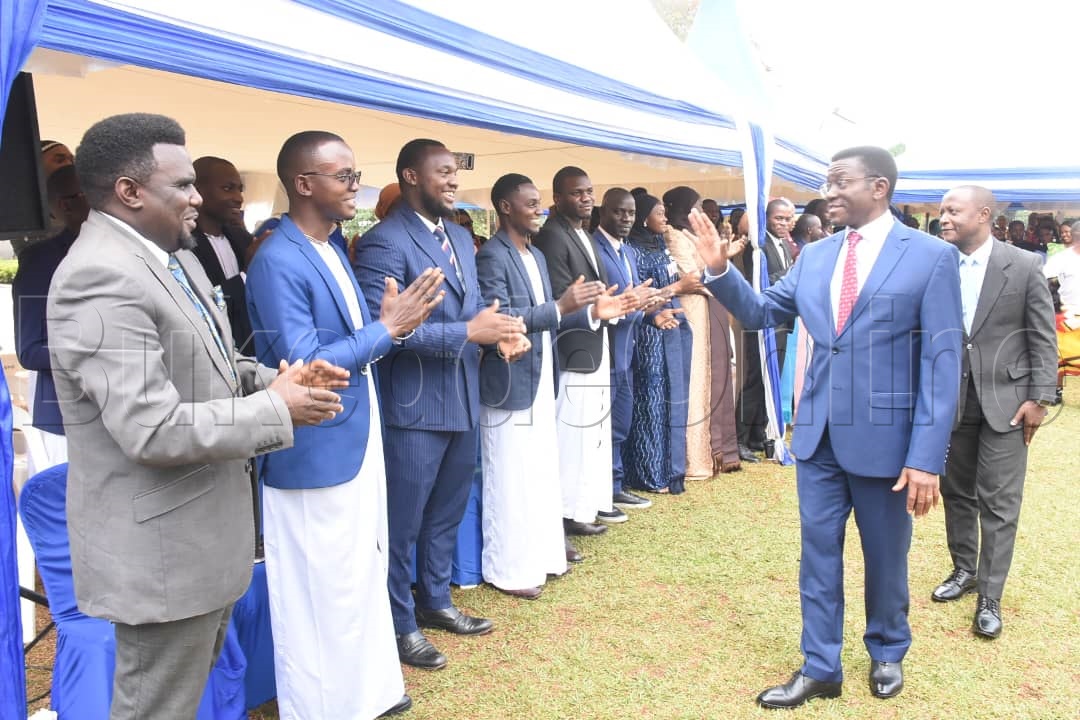 Katikkiro Mayiga ng'abuuza ku bakulembeze ba Nkobazambogo