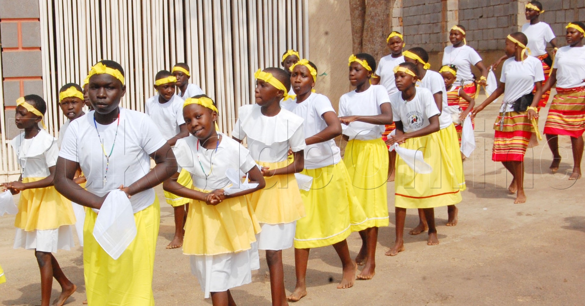 Abaana nga basanyusa abagenyi