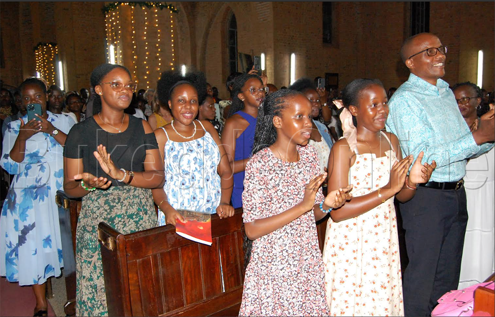 Okuyimba ennyimba z'amazaalibwa