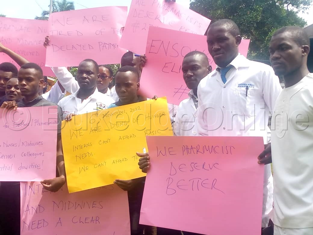 Abasawo nga bawanise ebipande okulaga okwemulugunya