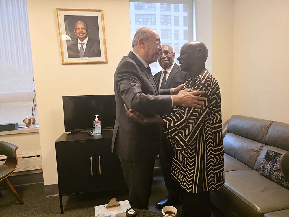 Olara Otunnu meeting Ambassador Mohamed Edrees, Permanent Observer of the UN. Looking on is Dr. Ruhakana Rugunda.