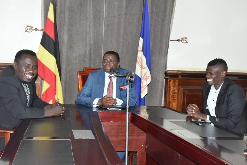 Mbaziira Tonny ne Ssuuna Ben nga basisinkanye KatikkiroCharles Peter Mayiga