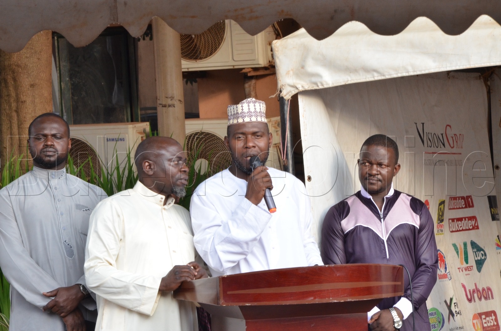 Akulira Obusiraamu mu Vision Group Sulaiman Mutebi ng'ayogera