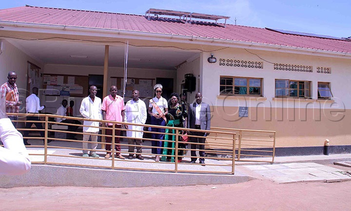 Miss Uganda Ng'ali N'abasawo Ku Ddwaliro Lya Kinoni Health Centre 3.