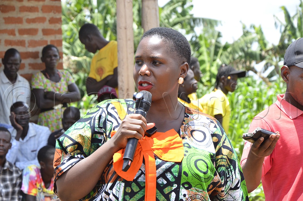 Jovia Katusiime, the Kiryandongo District Woman Member of Parliament, addressing residents of Kicwabugingo Sub-County. (Photo By Yosam Gucwaki)
