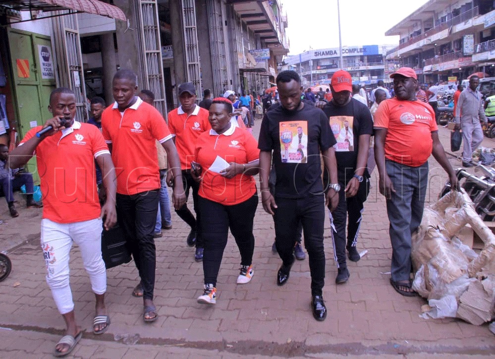 Chris Evans ng'atuuka mu katale ewa Kisekka