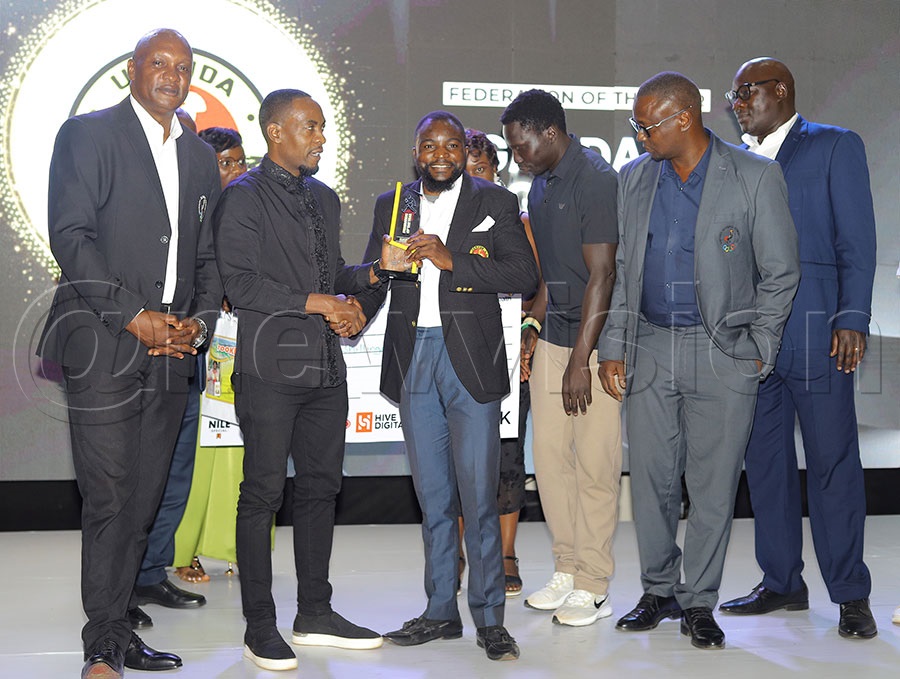 USPA president Moses Alysaed hands over the plaque for the 2025 federation of the year Award to Rugby Cranes' Conrad Wantama as other Rugby officials, Yayiro Kasasa (left), Uganda Rugby Union President Godwin Kayangwe (3rd Right) and secretary Peter Odongo (2nd right ) look on at a function held at Mestil Hotel. PHOTO: Johnson Were