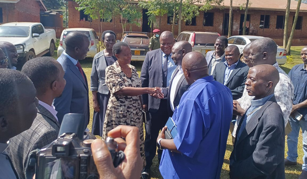  Ministry of Public Service ministry permanent secretary Lucy Nakyobe talking to some of the Jinja city officials. (Photo by Doreen Musingo)