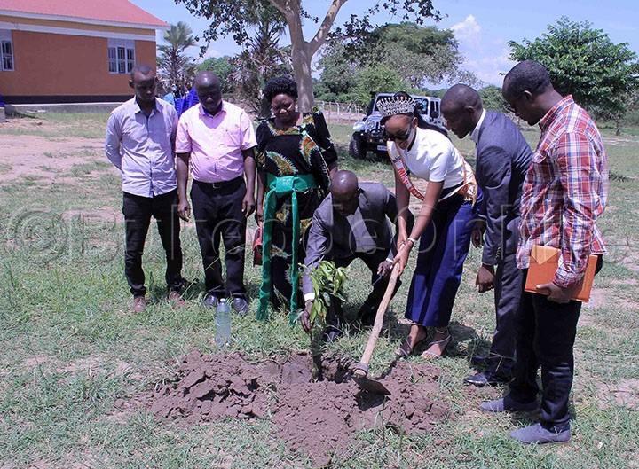 Karema Ng'asimba Omuti Gye Yasomera.