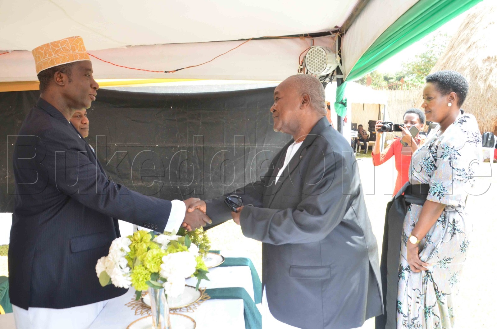 Gilbert Bukenya ng'abuuza ku Mulangira Nakibinge