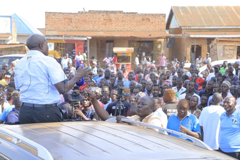 Nandala Mafabi addressing voters at a rally. (Credit: Alfred Ochwo)