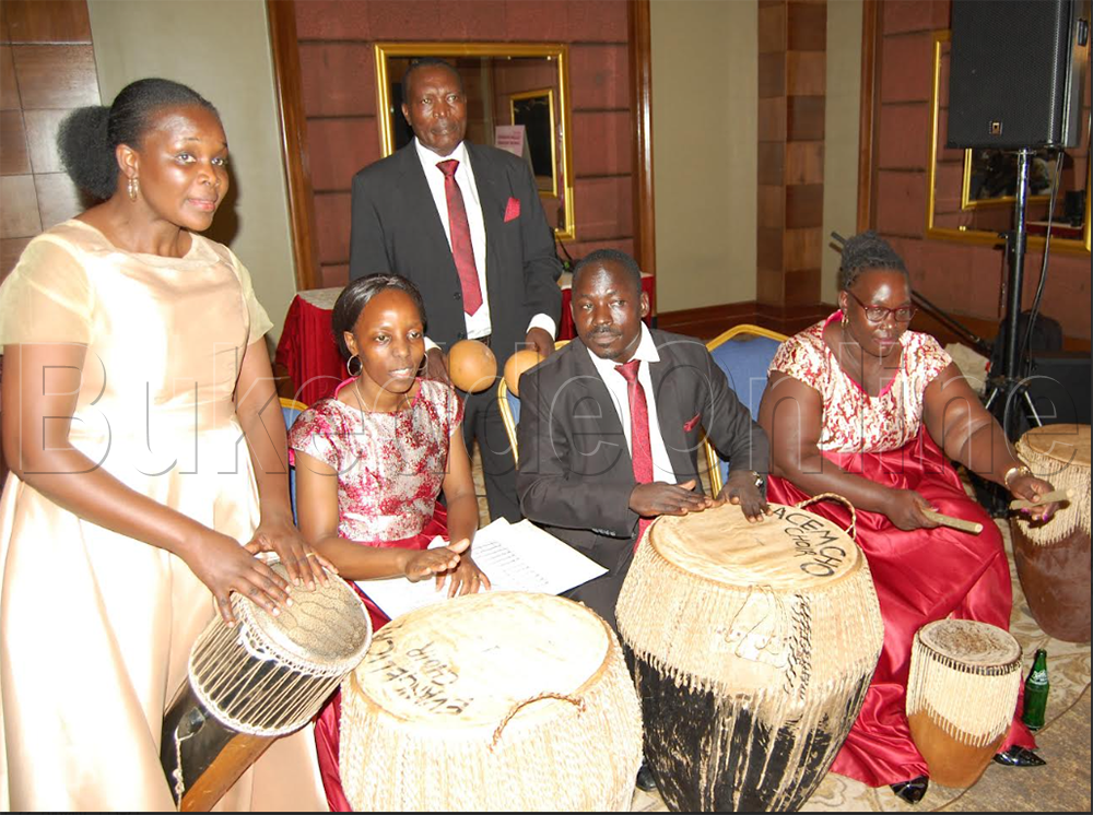 Kwaya ng'ekuba ebivuga