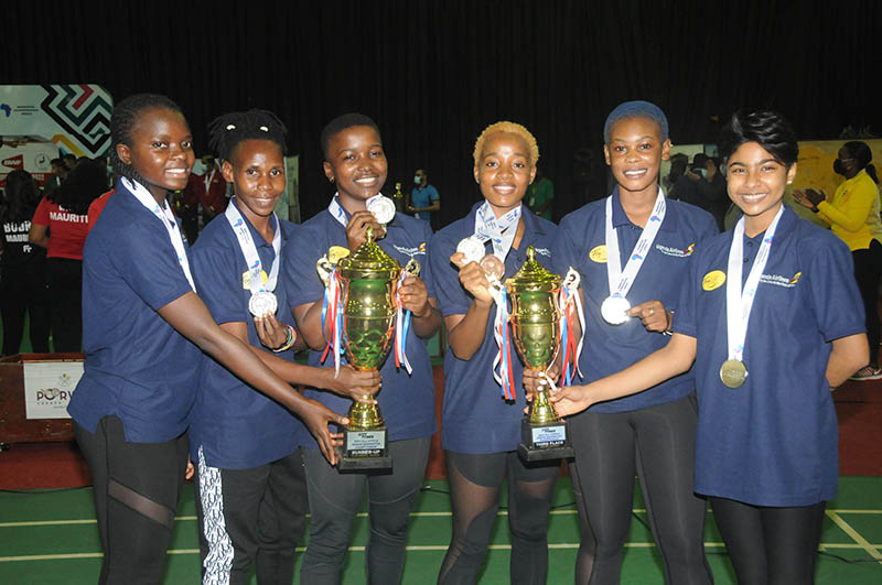 Abazannyi ba ttiimu y'eggwanga eya badminton ey'abakazi.