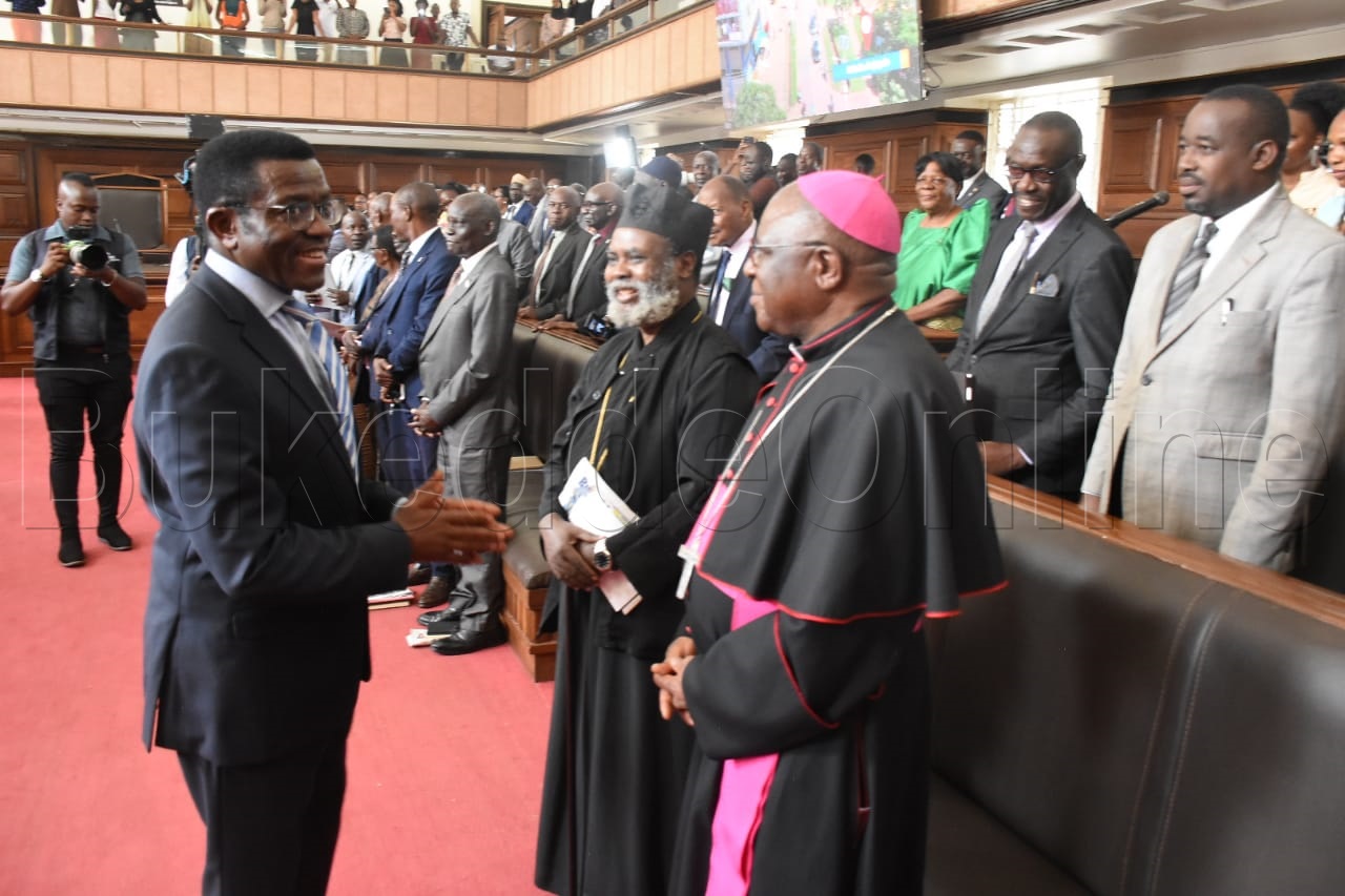 Katikkiro Mayiga ng'abuuza ku bannaddiini