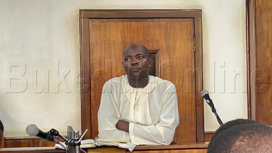 Male Mabirizi ng'ali mu kkooti