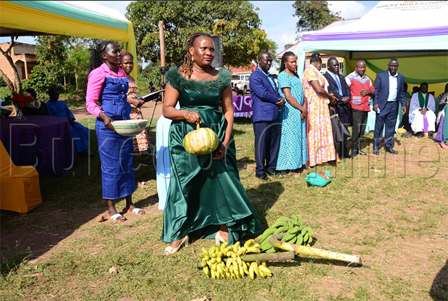 Ebimu ku byaleeteddwa mu katale okusonda ez'okuzimba ekkanisa