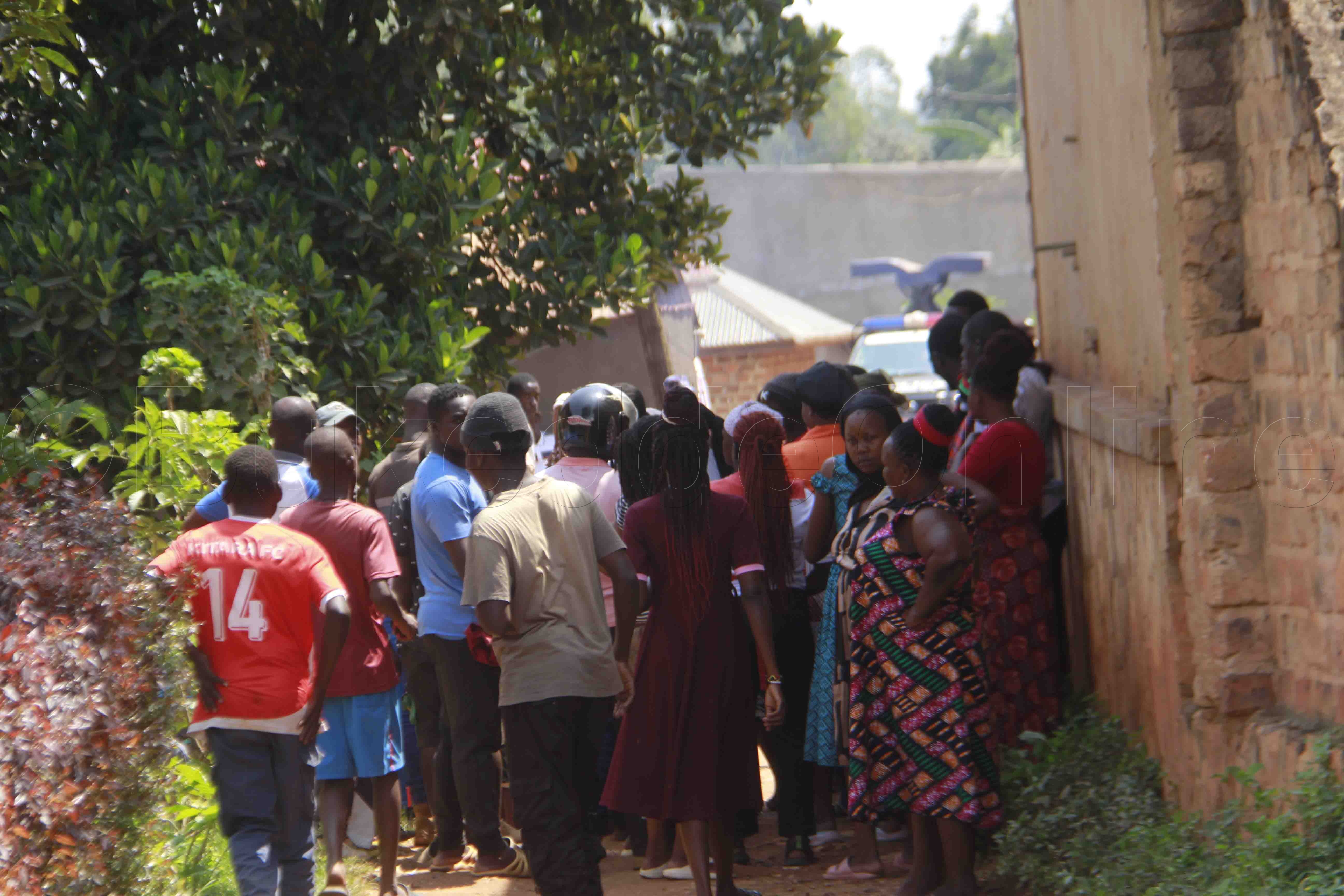 Abatuuze nga bakung'aanye okulaba Lumu