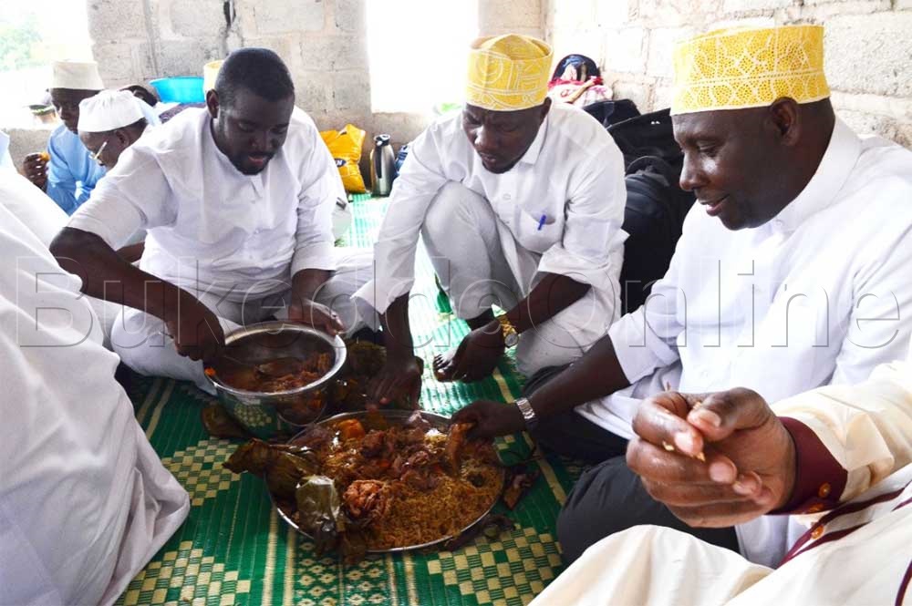 Abantu nga bawoomerwa ekimere mu lumbe