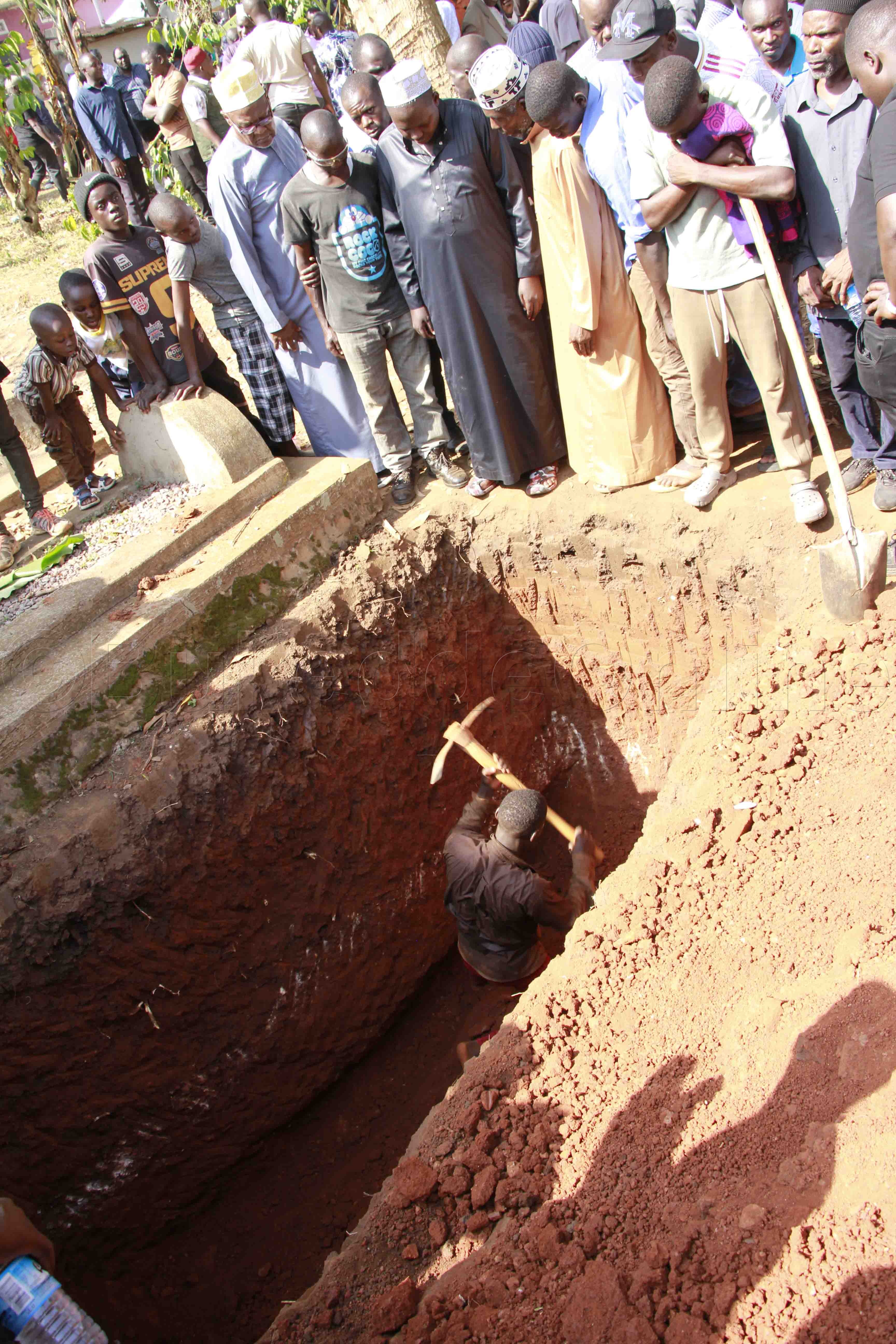 Entaana eya ffuuti omunaana Jabeli gye yalaama okumuziikamu.