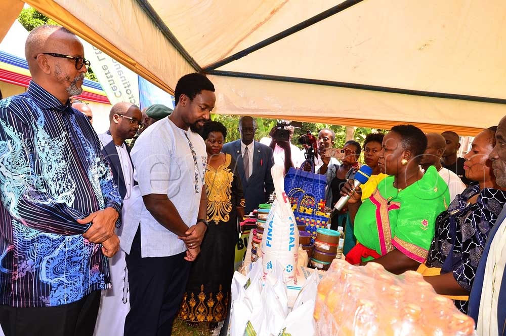 Microfinance Support Centre delegation, led by Ainamani, flanked by Isabirye (R) and Claire Lubaale (2nd right), brief the Kyabazinga about their 3-year partnership to skill teenage parents in Busoga. (Credit: Jackie Nambogga)