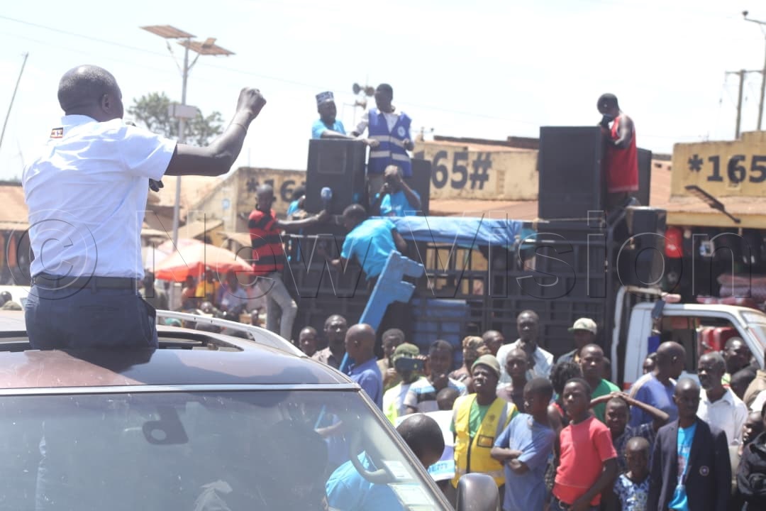 Nandala Mafabi addressing FDC supporters. (Credit: Alfred Ochwo)