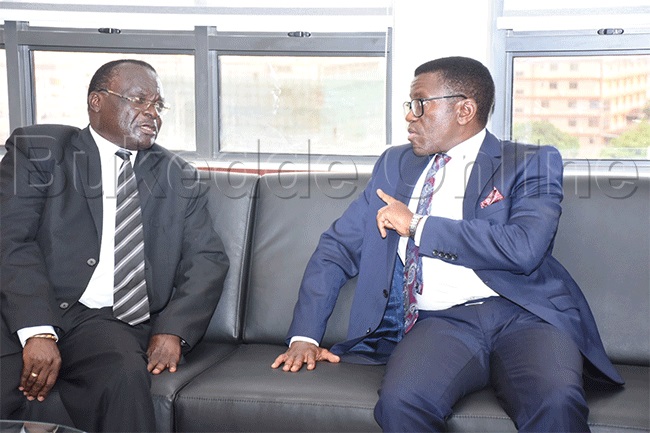 Katikkiro ng'awayaamu ne Ssaabalamuzi