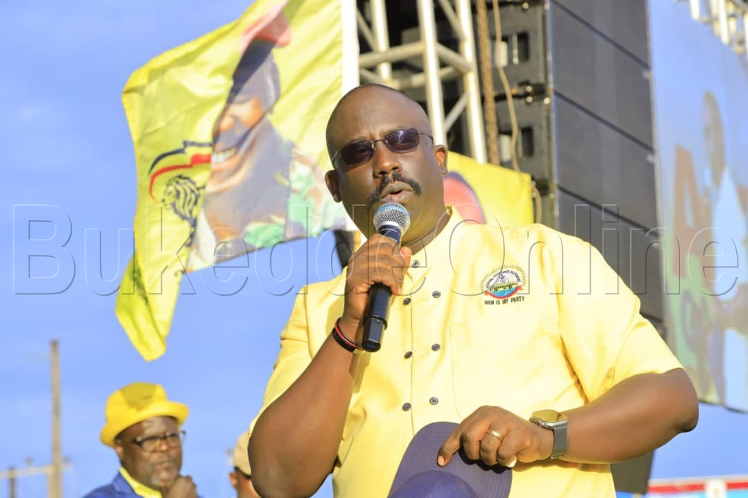 Stephen Shayka Gashaija ng'ayogera eri aba NRM  e Ntebe