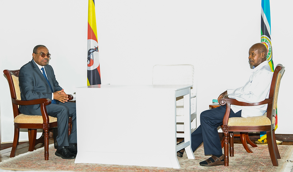 President Yoweri Kaguta Museveni (right) with the former Ethiopian Prime Minister Hailemariam Desalegn (left) during their meeting at State House Nakasero on Wednesday, April 22, 2026. (PPU)