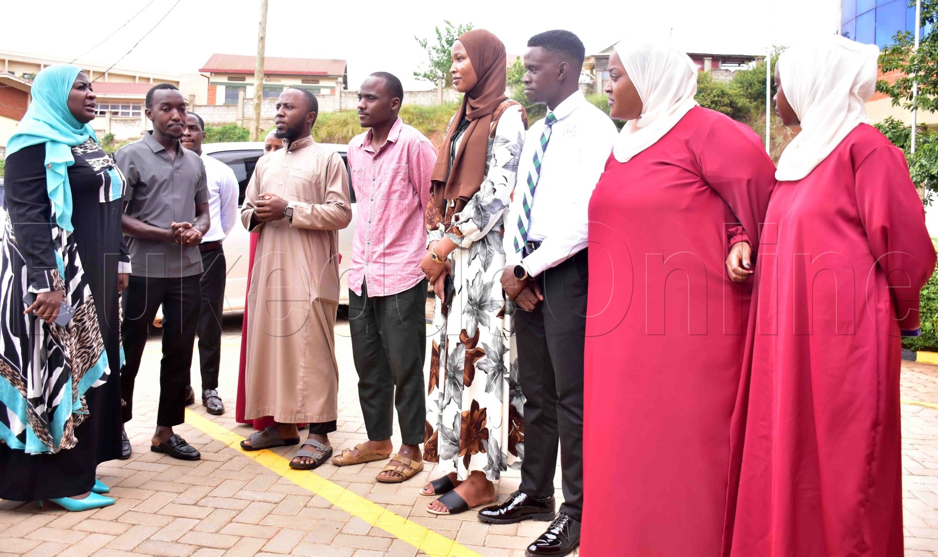 Hadijah Namyalo ng'ali mu nsisinkano n'abayizi ba University Abasiraamu