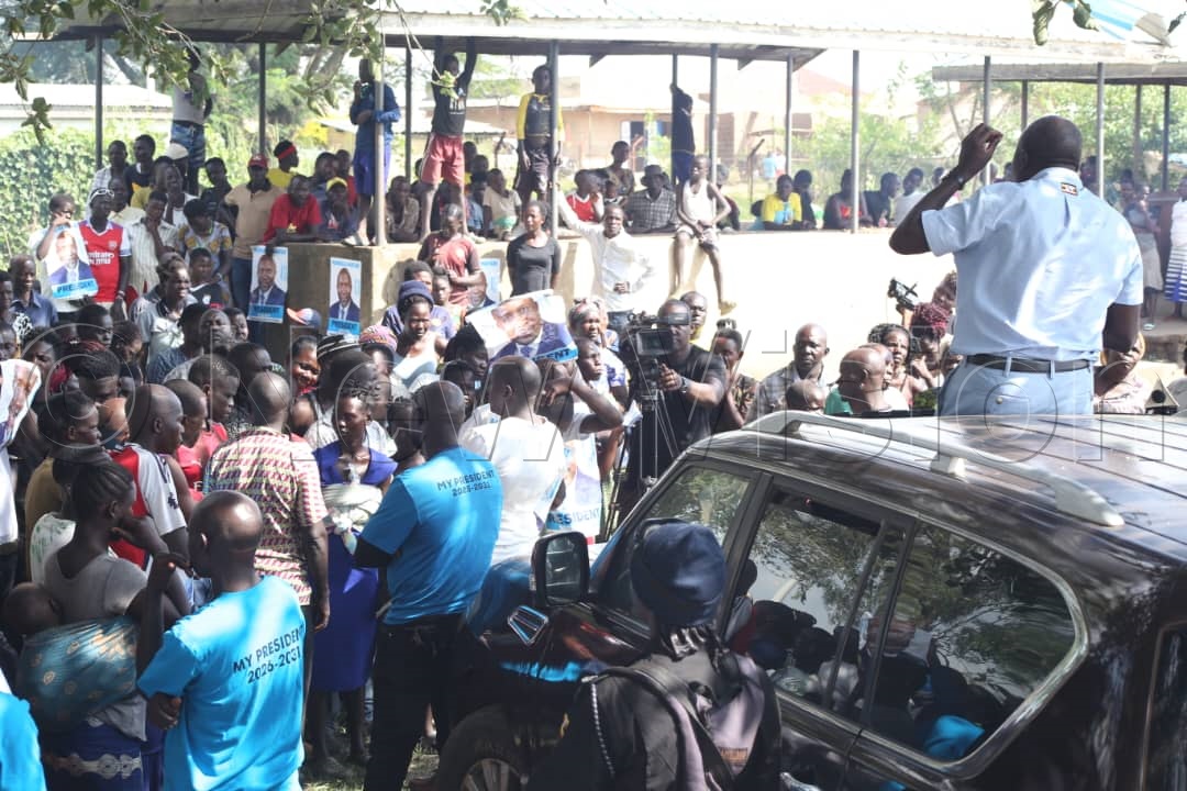 Nandala addressing voters at his campaign rally. (Credit: Alfred Ochwo)