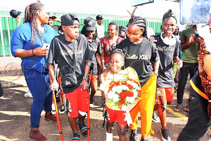 Bannaabwe Nga Babasanyukirako Olw'obuwanguzi.