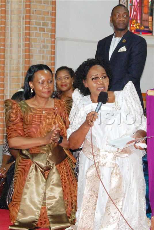 The wife of the late Prince Dr. Paul Mawanda Kyabaggu, Margaret Kyabaggu (wearing a white Gomesi)  kneels down as she thanks her husband for choosing her among the women of this world as his dear wife. This was during the requiem mass at Lubaga Cathedral on Wednesday, September 24, 2025. 