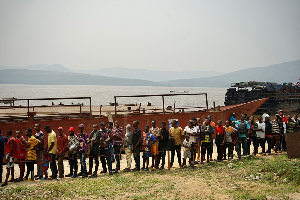 Passengers and traders line up at the port of Bende-Bende, in Maluku, on August 20, 2026. (Photo by Sophie Douce / AFP)