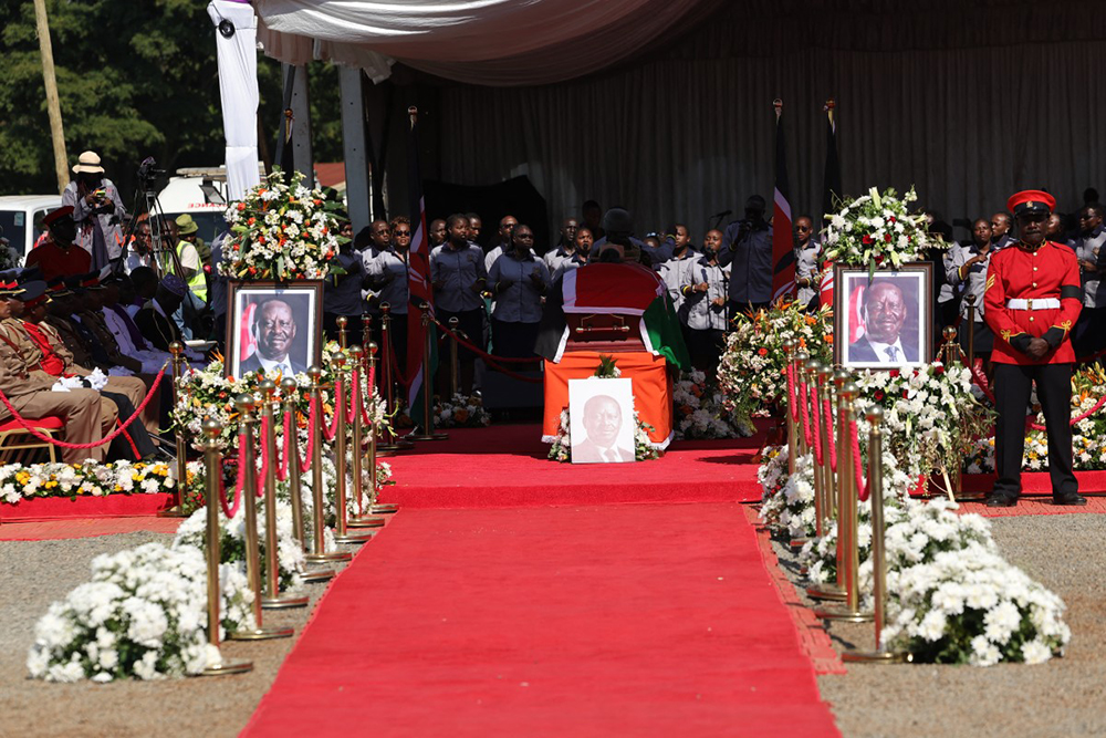 A Kenya soldier in ceremonial uniform stands next to the coffin duning the ceremony during the final day of funeral proceedings for Kenya’s opposition leader and former Prime Minister Raila Odinga at the Jaramogi Oginga Odinga University grounds in Bondo, on October 19, 2025. 