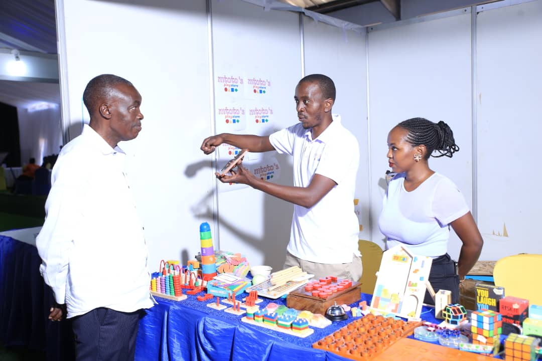 Abamu Ku Basuubuzi Aboolesezza